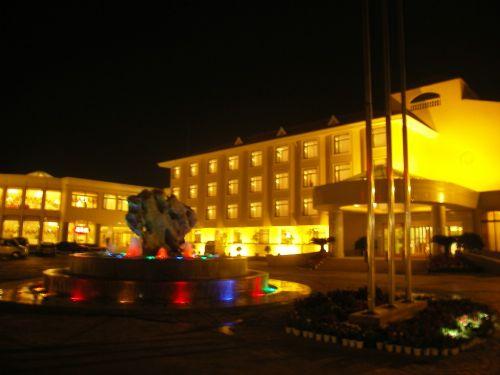 Dong Yuan Business Hotel Yantai Exterior photo